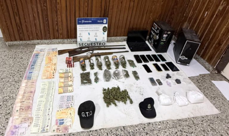 Gonzales Chaves: dos detenidos, droga, armas y más de tres millones de pesos secuestrados